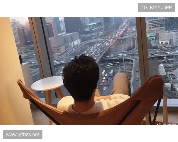 田亮家里游泳池比我家马桶都宽敞，这日常真是看着就犯怵