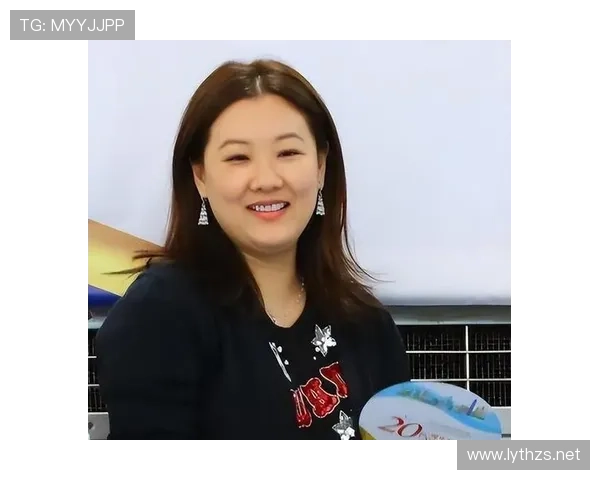 伏明霞这生活起居也太精致了吧，泳池边的早餐吃得像家常便饭？