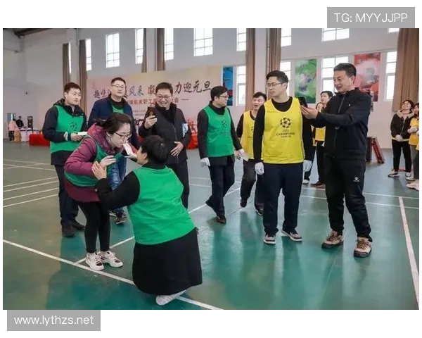 裁判判罚流程解析:从鸣哨到执行的完整步骤 裁判判罚流程解析:从鸣哨到执行的完整步骤